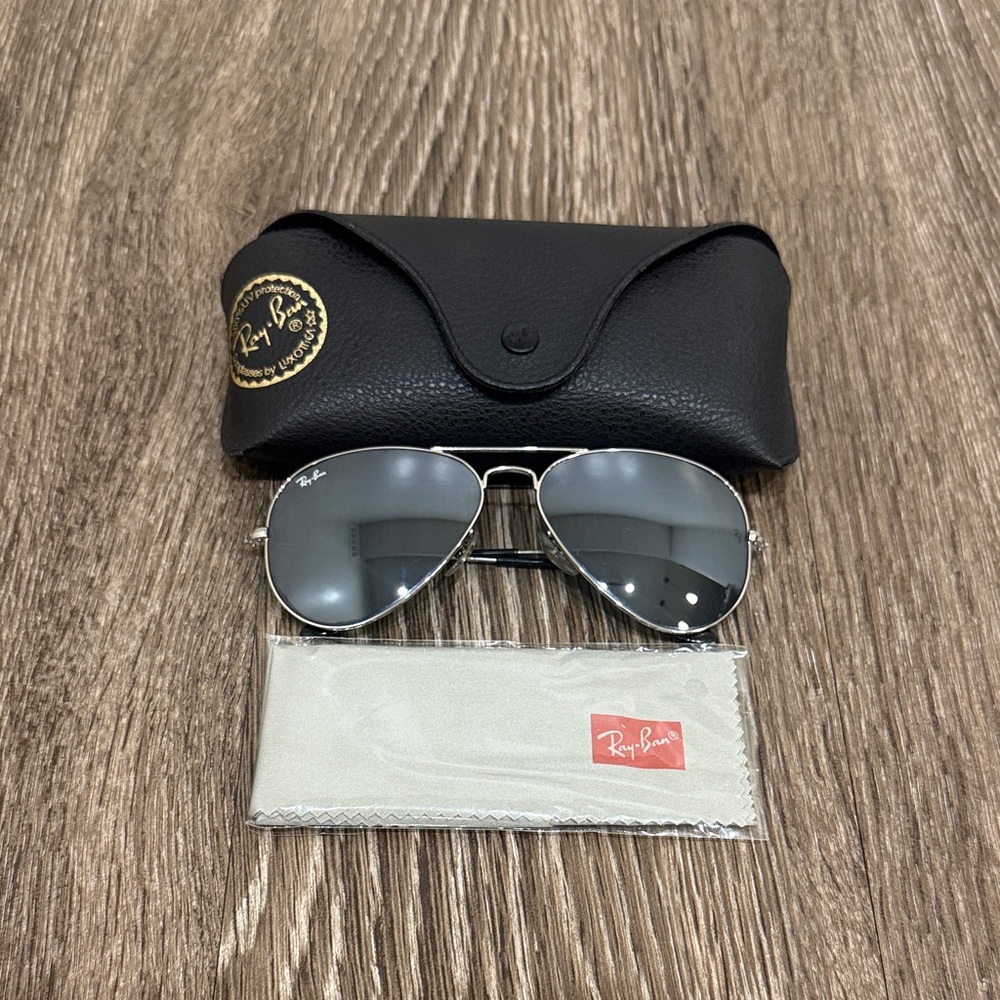 Ray-Ban Silver Aviator Sunglasses with Black Case